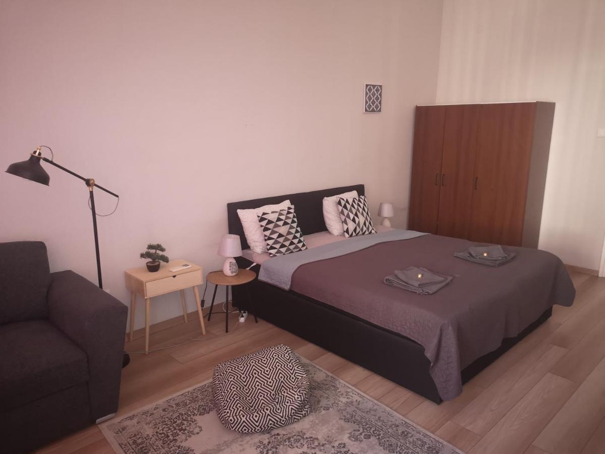 Appartamento Palace - Belvárosi Apartman Eger Esterno foto