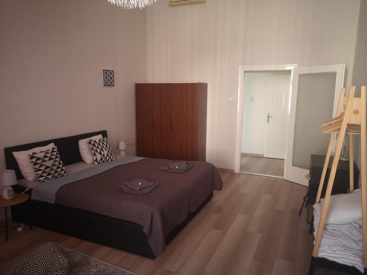 Appartamento Palace - Belvárosi Apartman Eger Esterno foto