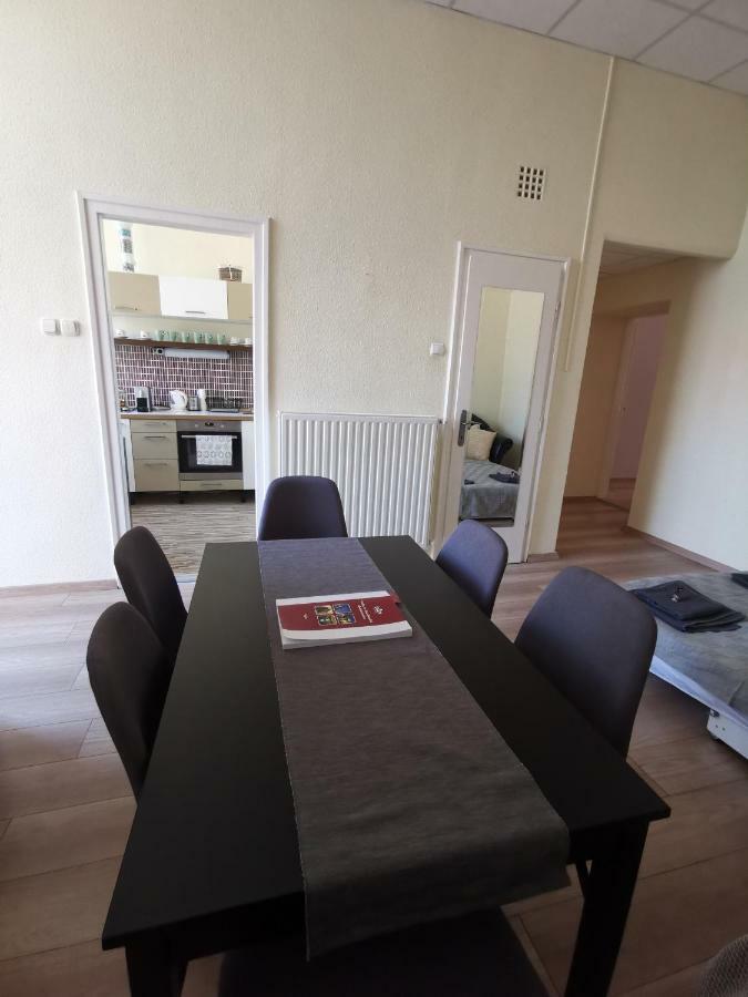 Appartamento Palace - Belvárosi Apartman Eger Esterno foto